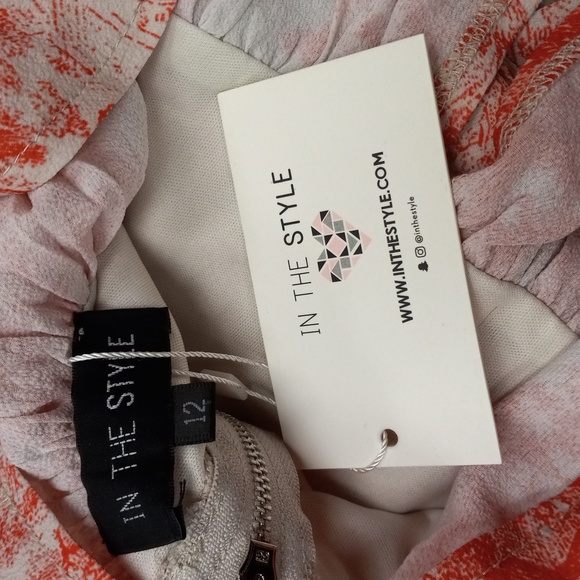 IN THE STYLE SALMON PINK, ZIP BACK, CROPPED TOP - Picture 10 of 13